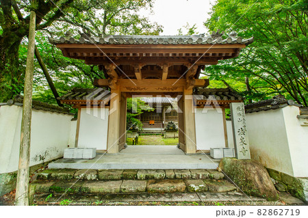 新緑の中の法泉寺 新緑の中の法泉寺 82862719