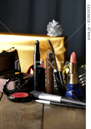 オーナメントとコスメと宝箱とクリスマスプレゼント 82863033