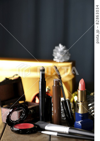 オーナメントとコスメと宝箱とクリスマスプレゼント 82863034