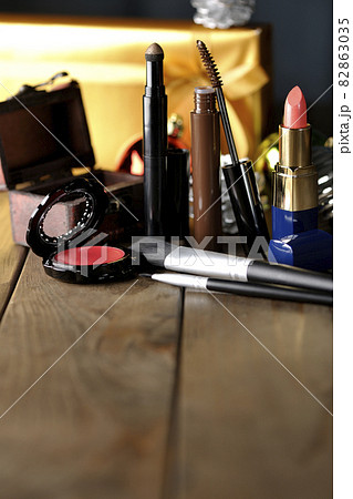 オーナメントとコスメと宝箱とクリスマスプレゼント 82863035