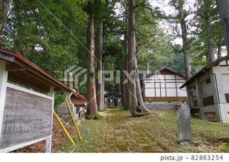 信州　筑北村の神社　刈谷沢神明宮参道　白鳳時代の創建 82863254