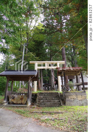 信州　筑北村の神社　刈谷沢神明宮参道　白鳳時代の創建 82863257