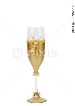 A glass for the solemn ceremony. 82865413