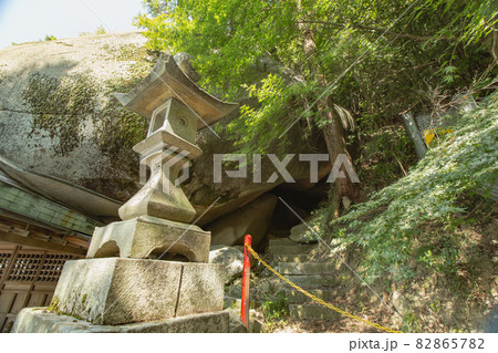 香川県三豊市仁尾の妙見宮・圧倒的な存在感の岩屋岩窟 香川県三豊市仁尾の妙見宮・圧倒的な存在感の岩屋岩窟 82865782