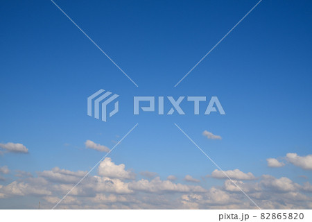 空　雲　青空　背景素材　 82865820