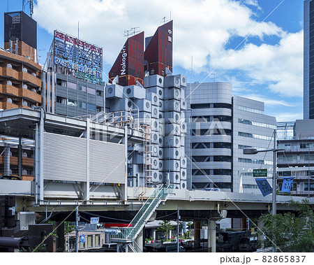 黒川紀章の設計した、ジャパニーズ メタボリズム建築として世界的に有名な新橋中銀カプセルタワービル 黒川紀章の設計した、ジャパニーズ メタボリズム建築として世界的に有名な新橋中銀カプセルタワービル 82865837