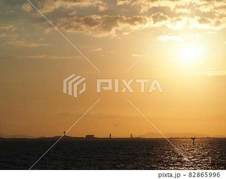 貝塚港から臨む夕景 貝塚港から臨む夕景 82865996