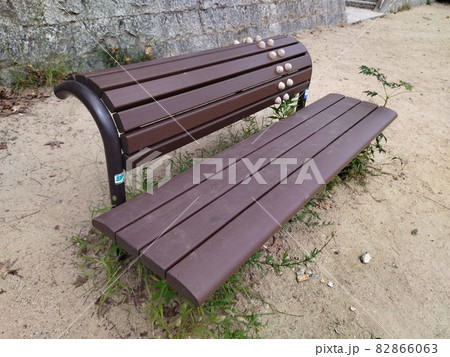 日本の公園の健康器具 背伸ばしベンチ 日本の公園の健康器具 背伸ばしベンチ 82866063