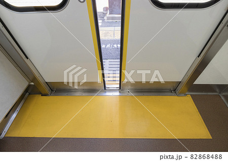 京王線 新宿行き 府中駅 府中駅ホーム 車内 ドア 扉 京王線 新宿行き 府中駅 府中駅ホーム 車内 ドア 扉 82868488