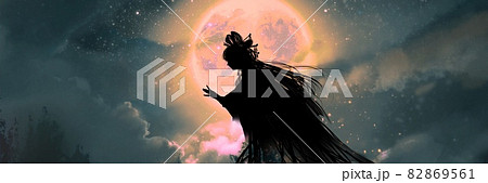 闇夜に怪しく輝く満月を背景に彷徨い歩く怪しげな美女のシルエット 闇夜に怪しく輝く満月を背景に彷徨い歩く怪しげな美女のシルエット 82869561