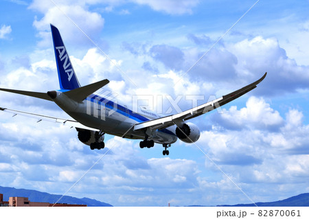 大阪国際空港　ANA　飛行機　着陸態勢　千里川尻 82870061
