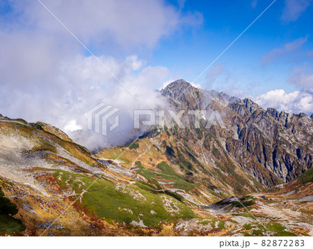 雲がかかる剱岳 82872283