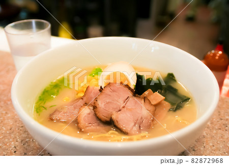 豚骨ラーメンのクローズアップ 82872968