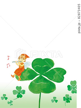 水彩 クローバーとフルートを演奏するこびとのイラスト 背景付きのイラスト素材