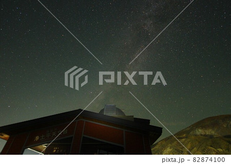 福島　浄土平の満天の星空 82874100
