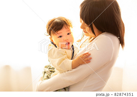 家族写真 8ヶ月の乳児 家族写真 8ヶ月の乳児 82874351