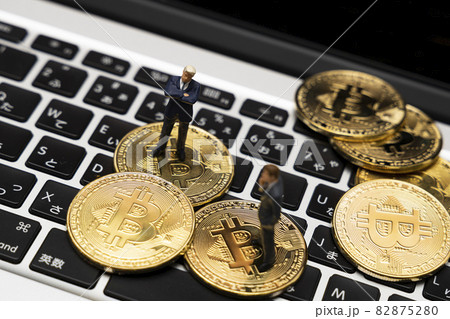 仮想通貨ビットコインで勝つ人負ける人　ブログ、アフェリエイトタイトル用 82875280