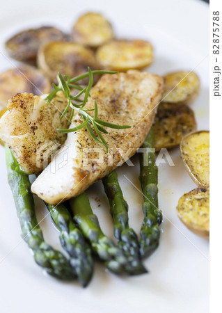 cod with green aparagus and roasted potatoes 82875788