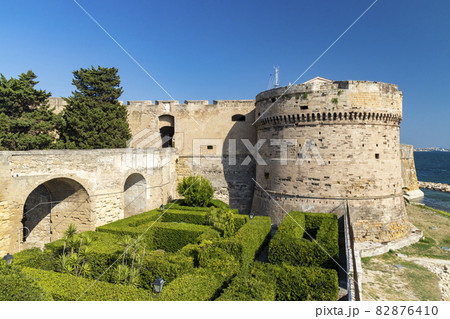 Castello Aragonese castel in Taranto, Apulia, Italy Castello Aragonese castel in Taranto, Apulia, Italy 82876410
