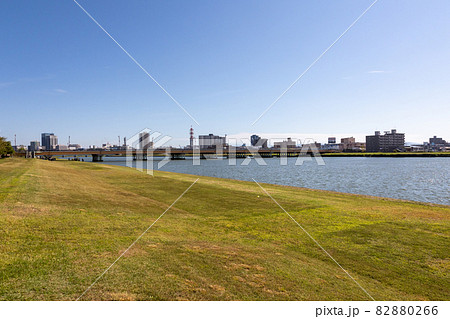 信濃川やすらぎ堤　新潟市 82880266