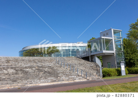 白山公園の空中庭園から見る新潟市民芸術文化会館 白山公園の空中庭園から見る新潟市民芸術文化会館 82880371