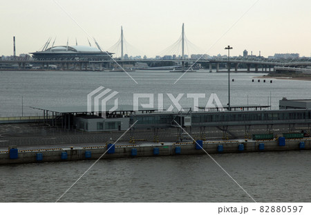 サンクトペテルブルグの朝の港湾風景 サンクトペテルブルグの朝の港湾風景 82880597