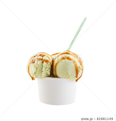 Paper cup with pistachio ice cream 82881149