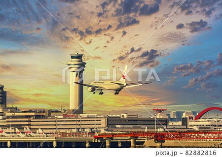 【浮島町公園からA滑走路に着陸するJAL機と管制塔 空合成】 【浮島町公園からA滑走路に着陸するJAL機と管制塔 空合成】 82882816