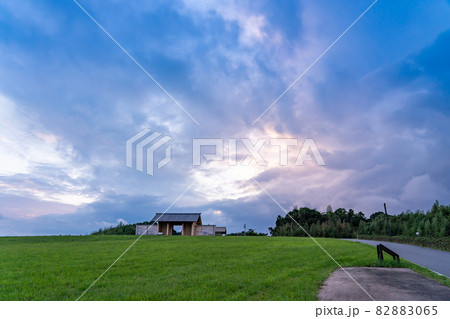 三重県四日市市 くるべ官衙遺跡の八脚門の夕景 三重県四日市市 くるべ官衙遺跡の八脚門の夕景 82883065