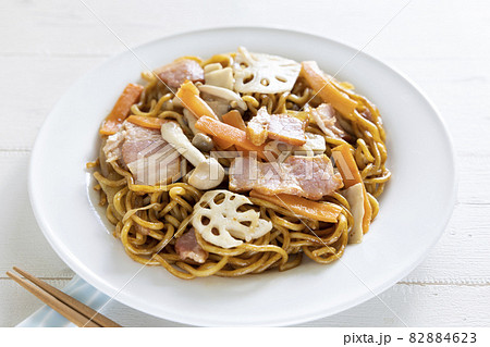 きのことベーコンの醤油焼きそば 82884623