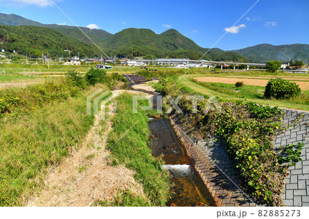 地蔵川原橋/麻績川より麻績村役場、麻績IC方面を望む(長野県麻績村)【2021.10】 地蔵川原橋/麻績川より麻績村役場、麻績IC方面を望む(長野県麻績村)【2021.10】 82885273
