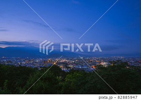 松本市街地の夜景【城山公園展望台より撮影】 82885947