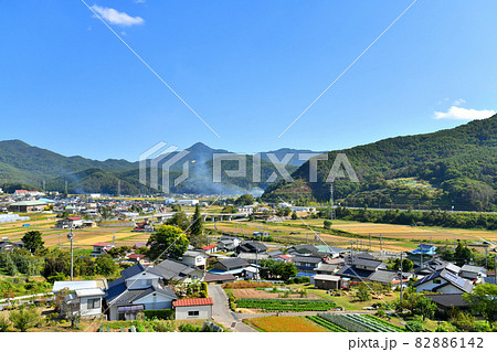 麻績村役場、聖高原駅周辺を望む(長野県麻績村)【2021.10】 82886142