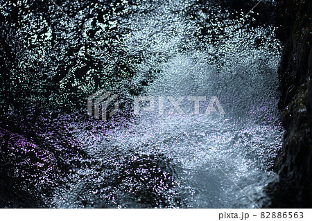 清流の水泡 82886563