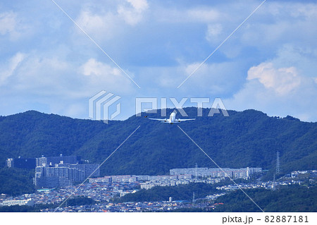 大阪国際空港 JAL 飛行機 離陸態勢 千里川尻 大阪国際空港 JAL 飛行機 離陸態勢 千里川尻 82887181