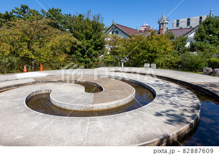 白山公園　オランダ風回遊式庭園の曲線水路 82887609