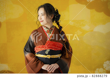 茶色の振袖　総絞り 82888279