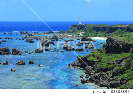 東平安名崎海岸　コバルトブルーの海 82888397