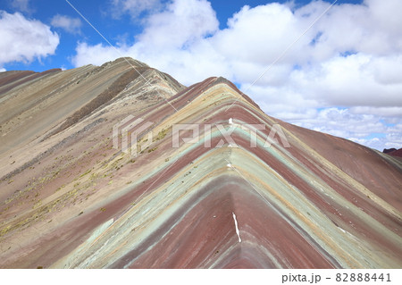 ビニクンカ・レインボーマウンテン（ペルー） 82888441