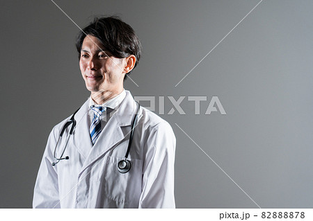 白衣の若い医者(医療イメージ) 白衣の若い医者(医療イメージ) 82888878