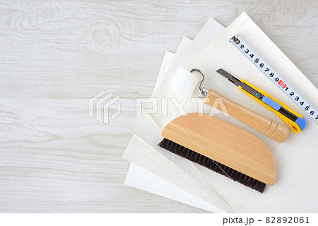 壁紙のサンプルと張り替えの道具類 壁紙のサンプルと張り替えの道具類 82892061