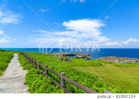 沖縄県宮古島、西平安名崎の風景 沖縄県宮古島、西平安名崎の風景 82892124