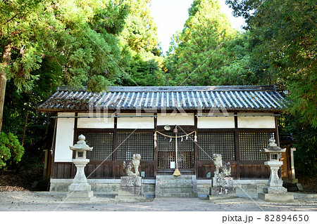 讃岐神社　(拝殿)　【奈良県北葛城郡広陵町】 82894650