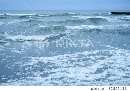 大きめの波 82895151