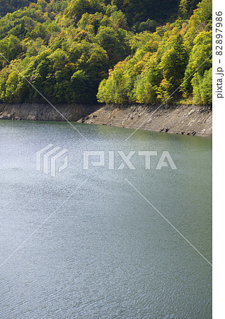 水位が低下したさっぽろ湖(水資源問題イメージ) 水位が低下したさっぽろ湖(水資源問題イメージ) 82897986