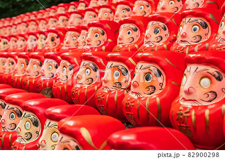 成海神社、ずらりと並ぶだるま達〈愛知県名古屋市〉 成海神社、ずらりと並ぶだるま達〈愛知県名古屋市〉 82900298