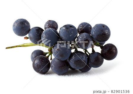 Wine grape isolated on white Wine grape isolated on white 82901536