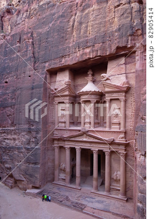 エル・カズネ　宝物殿　ペトラ遺跡　ヨルダン　渓谷　世界遺産 82905414