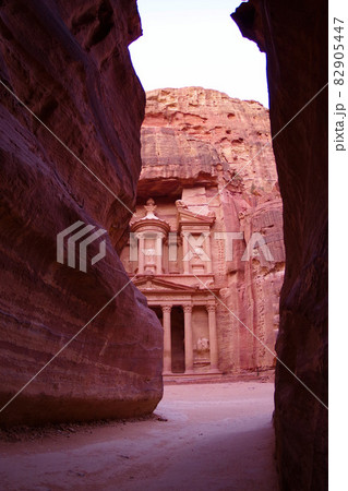 エル・カズネ 宝物殿 ペトラ遺跡 ヨルダン 渓谷 世界遺産 エル・カズネ 宝物殿 ペトラ遺跡 ヨルダン 渓谷 世界遺産 82905447