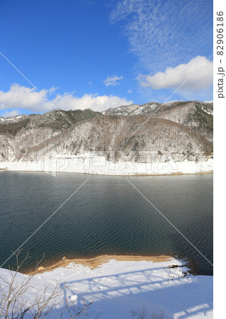 御母衣湖・冬【岐阜県大野郡白川村】 御母衣湖・冬【岐阜県大野郡白川村】 82906186